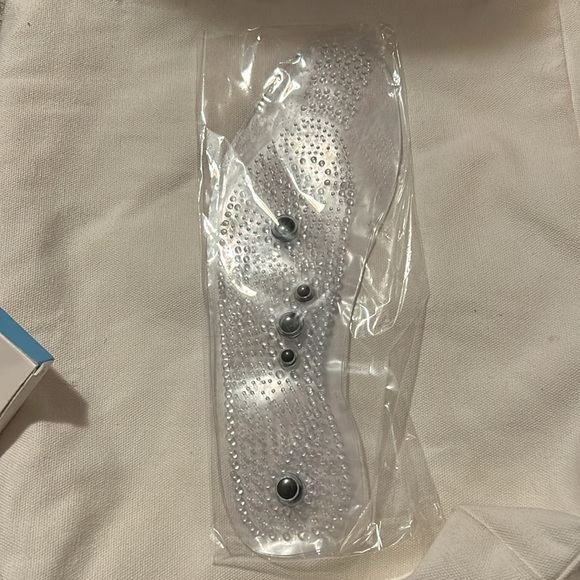 ⭐️Brand New REFLEXOLOGY INSOLE MAGNETIC INSERTS…opened but not used A122 - Picture 3 of 3